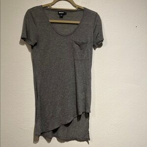 DKNY Light Gray Charcoal Short Sleeve Asymmetrical Hem Tee Shirt with Pocket